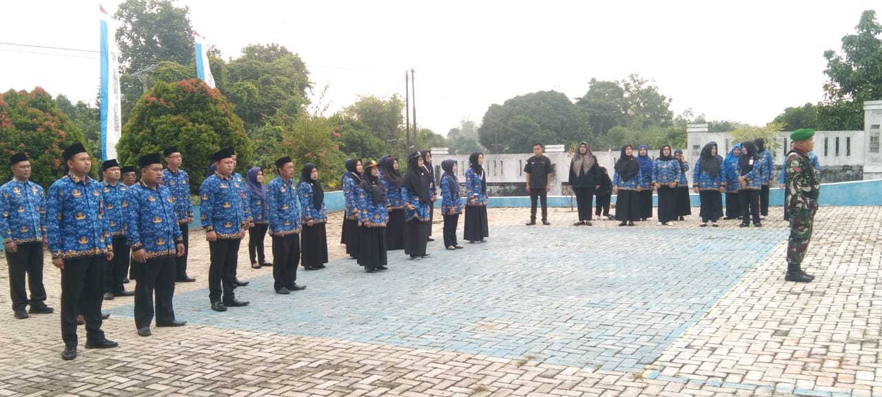 Pegawai Kua Kecamatan Blambangan Umpu Mengikuti Upacara Hari Kelahiran Pancasila Di Kantor Kecamatan Blambangan Umpu