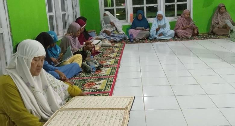 PAI Blambangan Umpu, Khatmil Qur’an Warnai Ahad Malam di Masjid Darussalam Umpu Kencana
