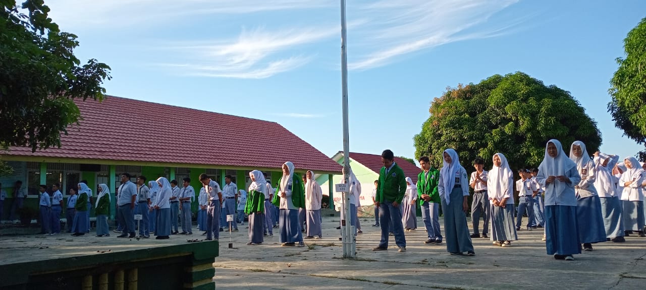 Pembacaan Asmaul Husna sebagai Strategi Penguatan Mental Siswa dalam Penilaian Akhir Semester