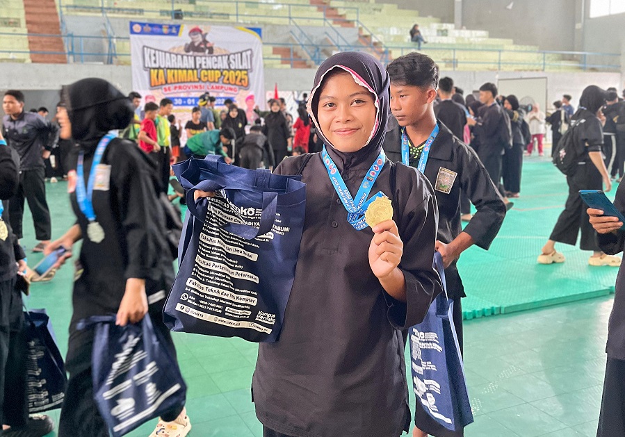 Prestasi Siswa Madrasah dalam Bidang Olahraga Tradisional: Tika Ramadhani dan Pencak Silat Ka Kimal Cup 2025