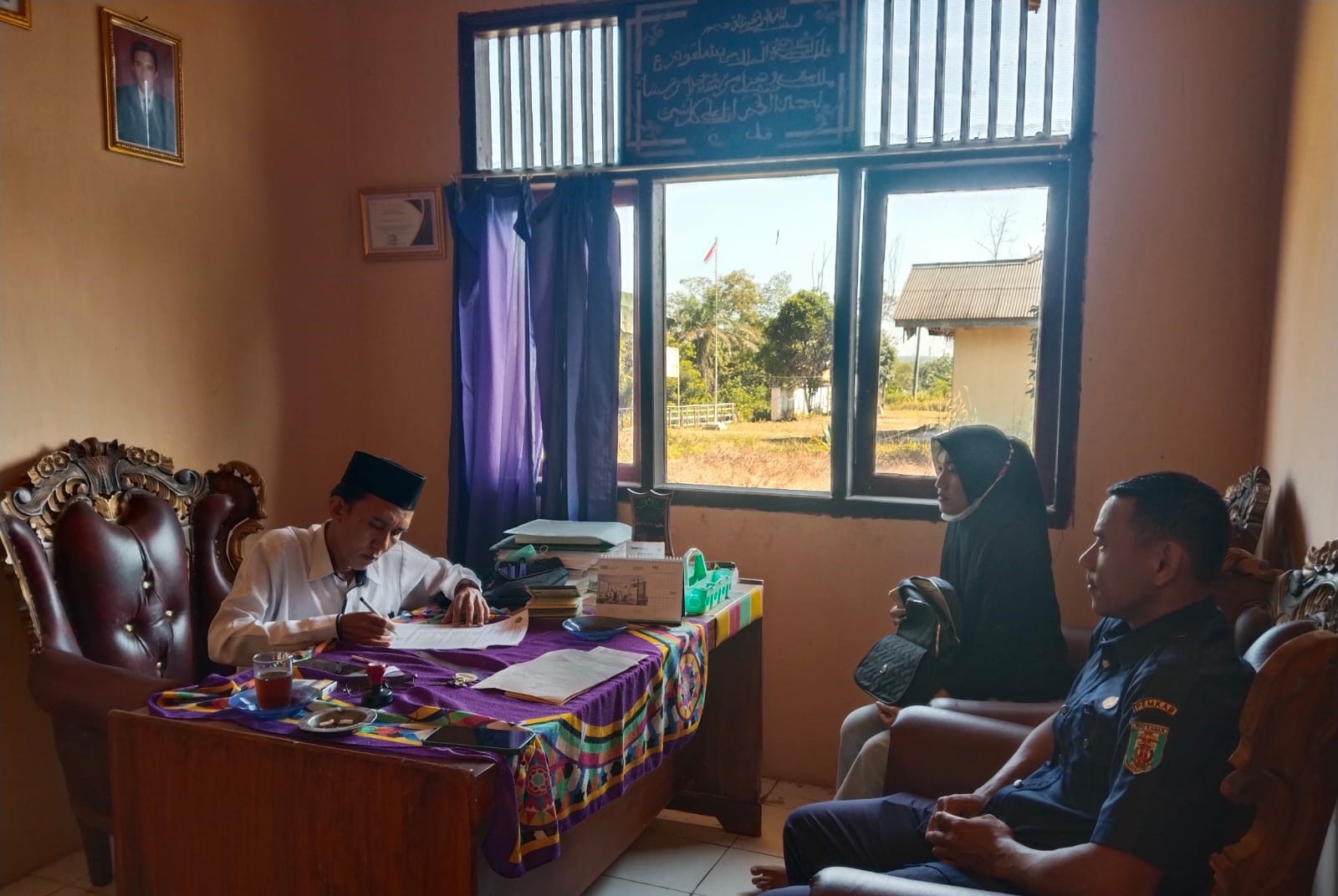 Kepala KUA Negeri Agung, Tanda Tangani Rekomendasi Nikah dan Pernyataan Belum Menikah