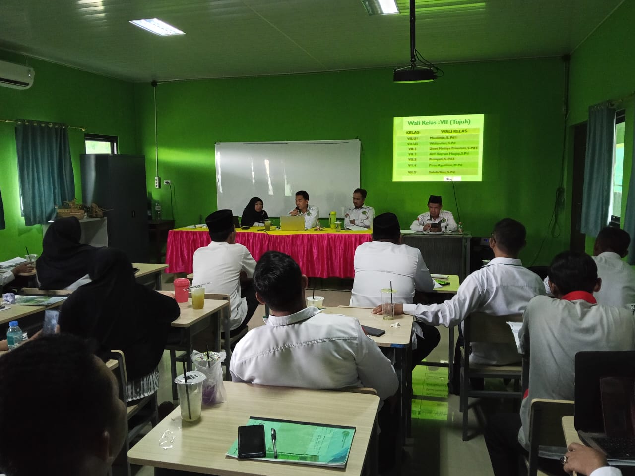 Rapat Akhir Tahun MTsN 1 Way Kanan: Evaluasi, Refleksi, dan Rencana Strategis untuk Kemajuan Madrasah