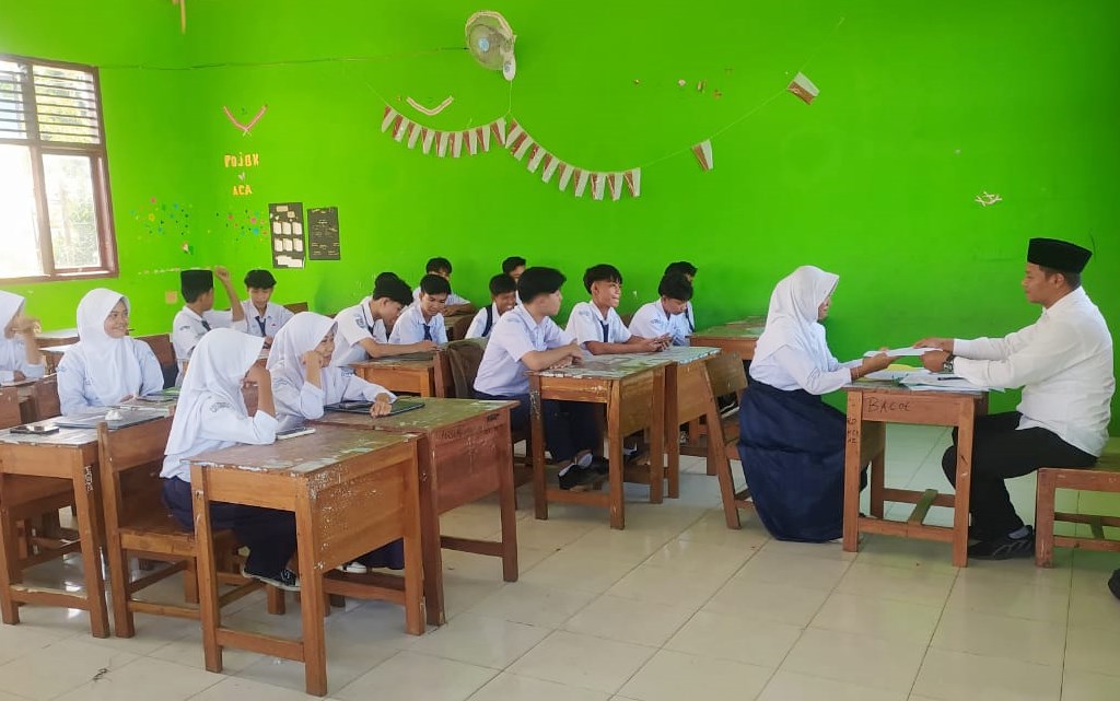 MTsN 1 Tanggamus Bagikan Raport dan SKL Kelas IX, Ada Hal Spesial yang Disampaikan!