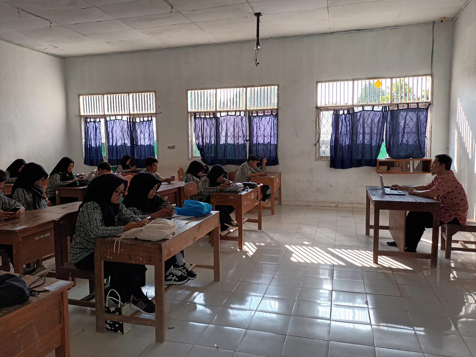 Efektivitas Pelaksanaan Penilaian Akhir Semester Hari Ketiga dalam Menunjang Proses Evaluasi Akademik di MAN 1 Way Kanan