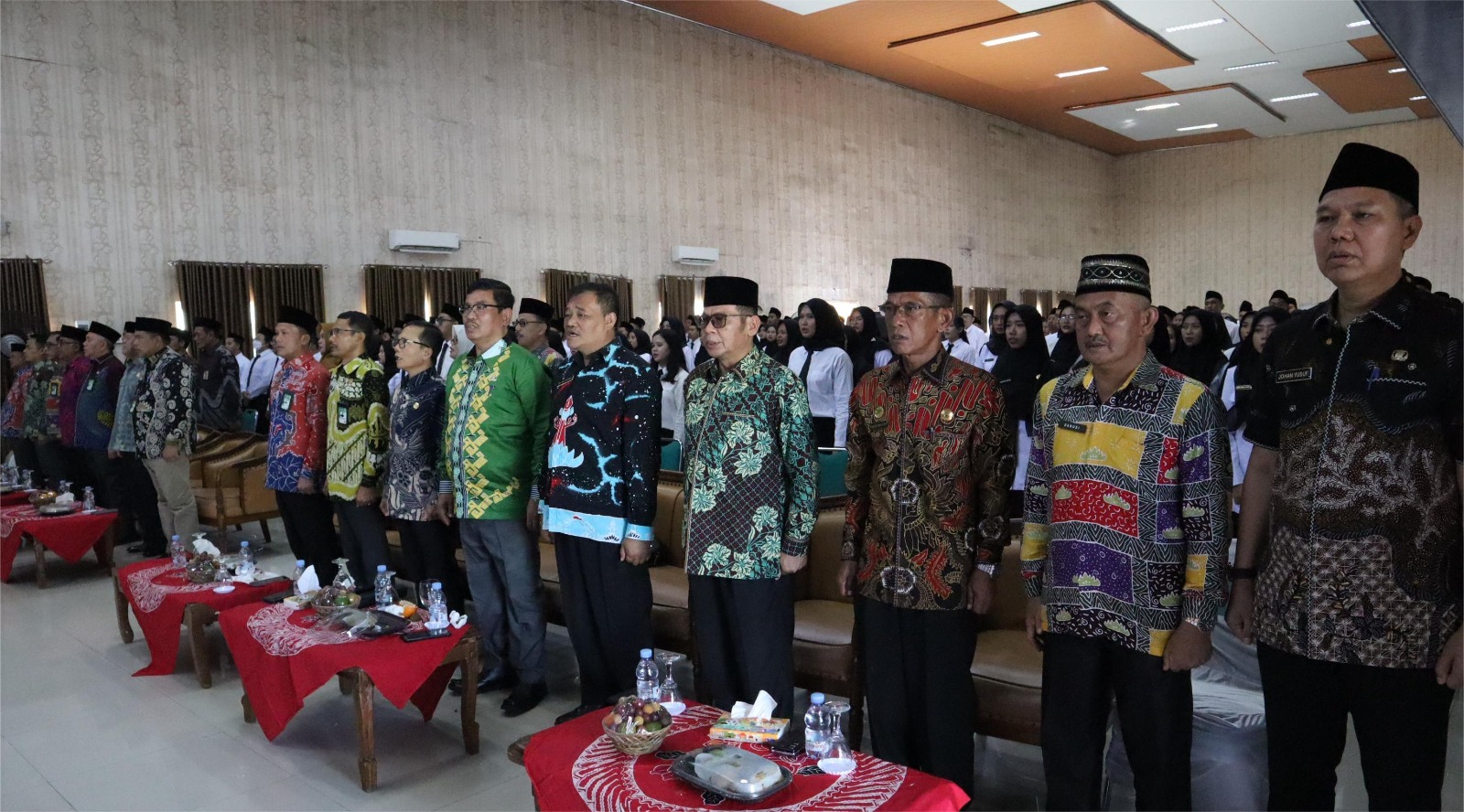 Makmur Hadiri Penyerahan SK untuk 390 CPNS Formasi 2024 Kanwil Kemenag Lampung