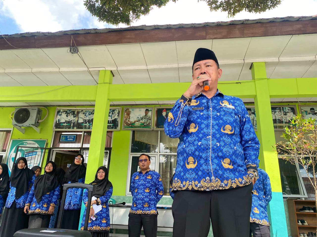 Susasana Bahagia dan Haru Mewarnai Pengumuman Kelulusan Siswa Kelas IX MTsN 2 Tanggamus