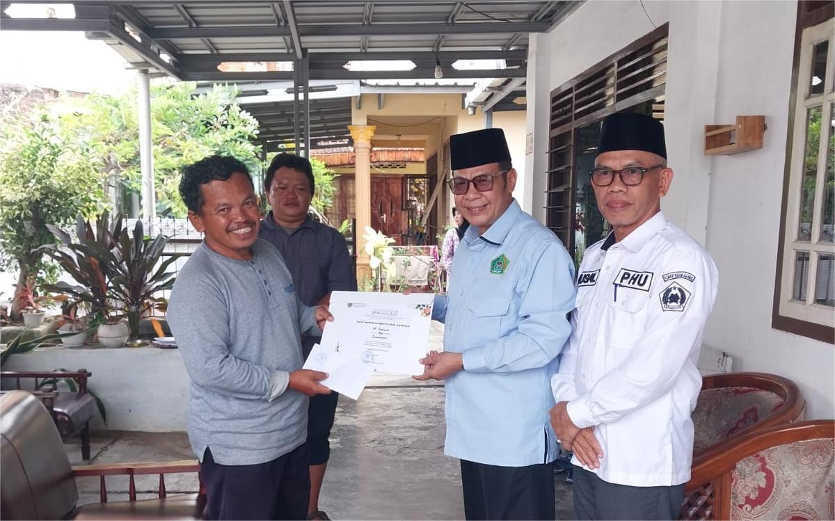 Kemenag Kota Bandar Lampung Takziah dan Serahkan Tali Asih untuk Keluarga Almarhum Bapak Satiman Bin Sanmurdja