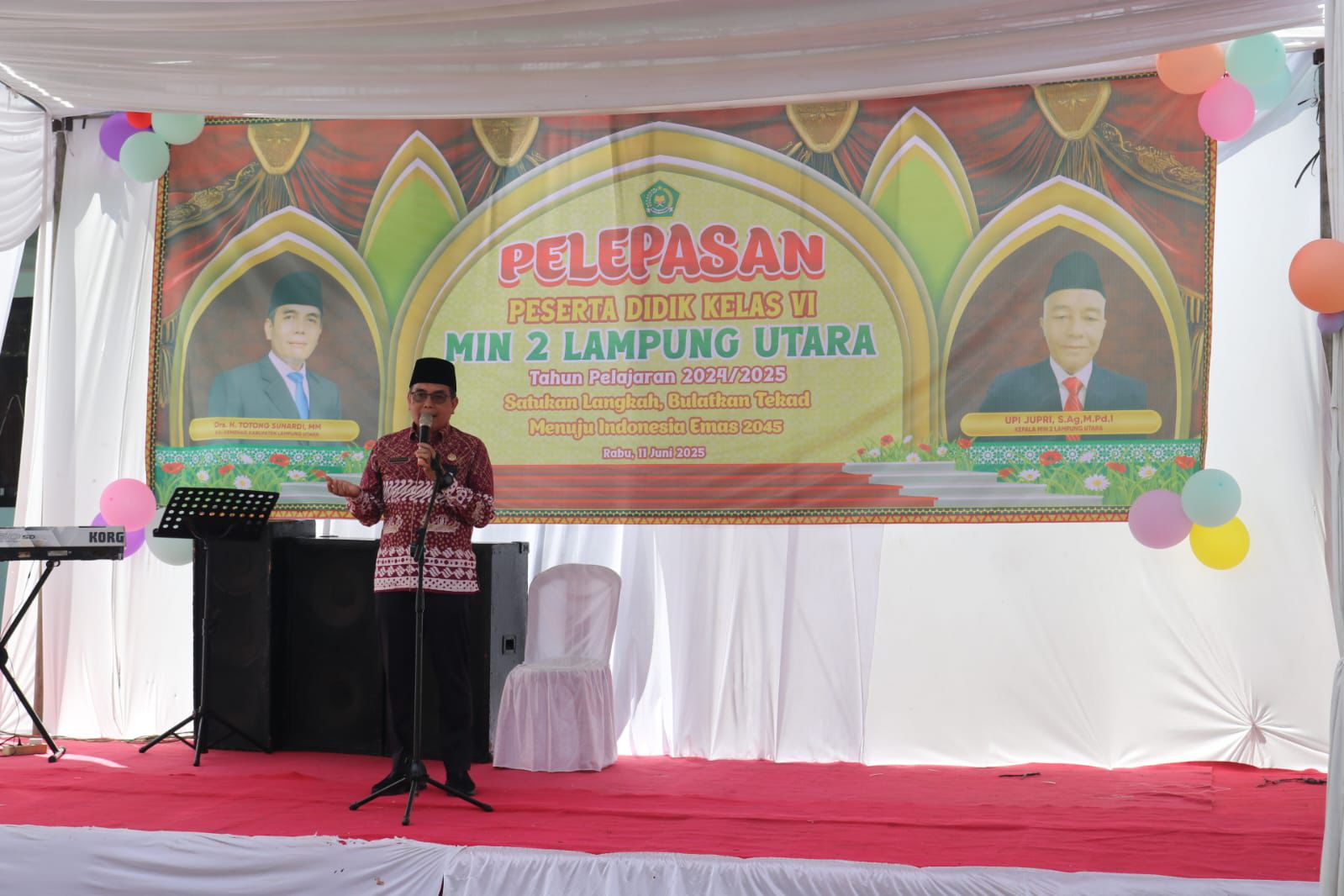 Penuh Makna, Pelepasan Siswa MIN 2 Lampung Utara Disertai Peresmian Gapura Oleh Kakankemenag