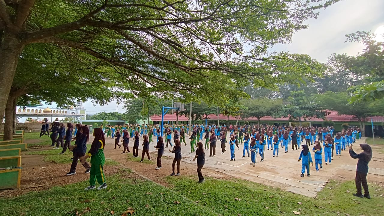 Jumat Sehat Kolaborasi OSIM dan Guru Ciptakan Madrasah Sehat