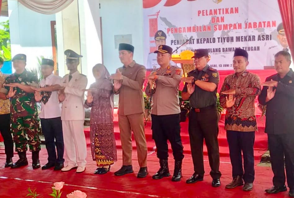 Pelantikan Kepala Tiyuh, Penghulu Kemenag Tubaba Pimpin Doa