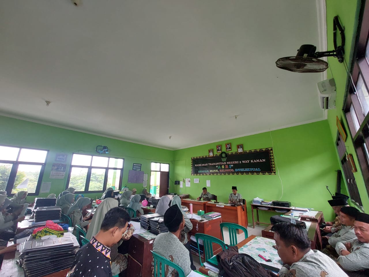 MTsN 2 Way Kanan Gelar Rapat Kenaikan Kelas: Evaluasi Menyeluruh dan Penataan Strategi Baru