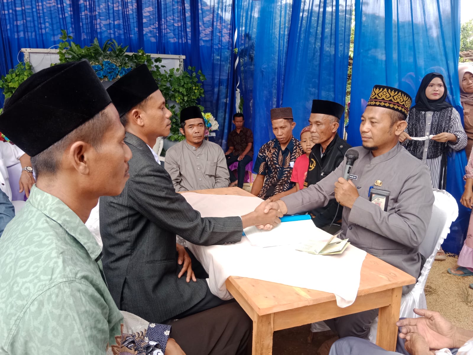 Kepala KUA Kecamatan Negara Batin Semangat Laksanakan Tugas Menikahkan Pasangan Pengantin