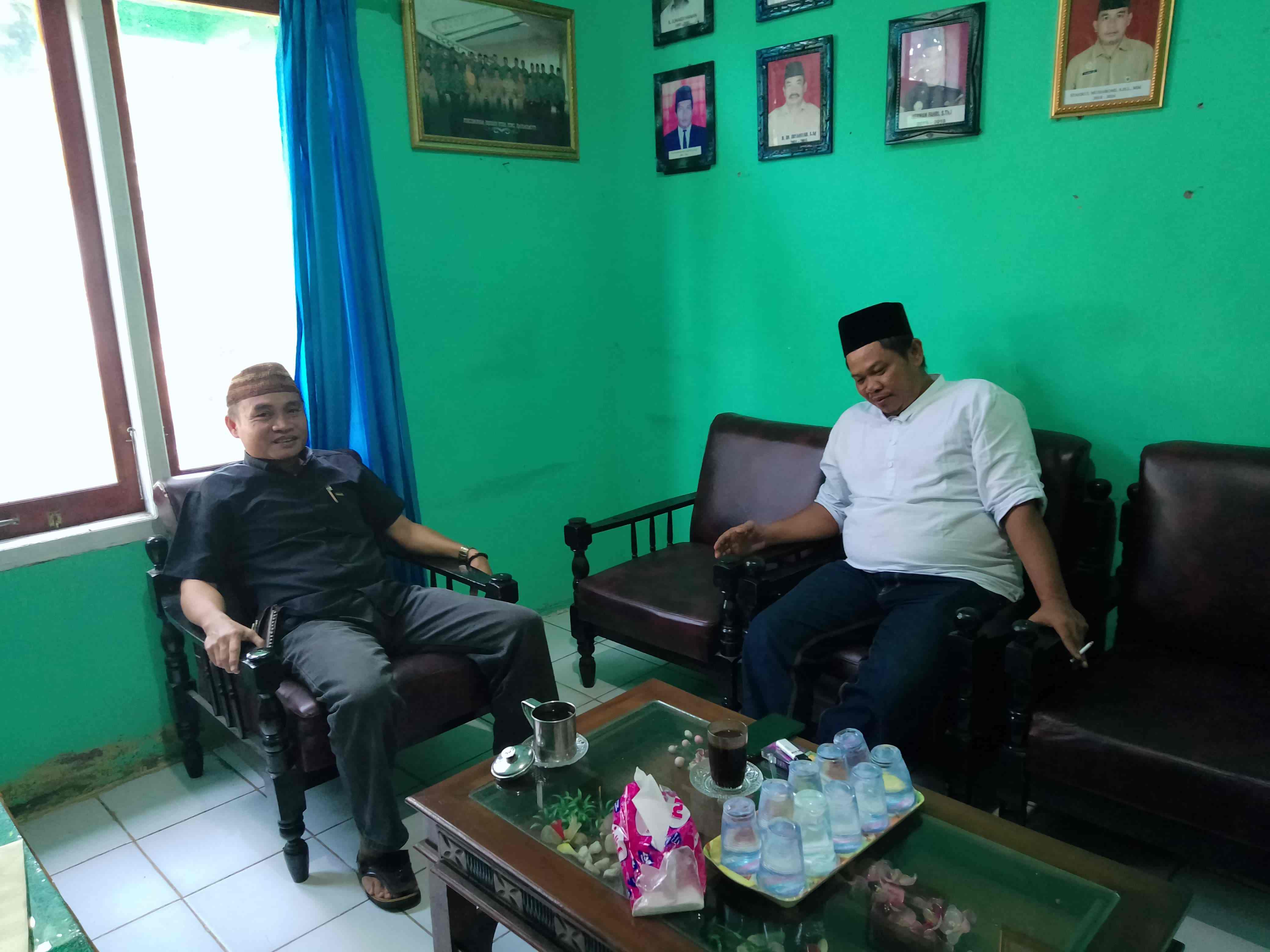 Kepala Kampung Bumi Merapi Silaturahmi ke KUA Baradatu Bahas Pernikahan dan Kegiatan Keagamaan