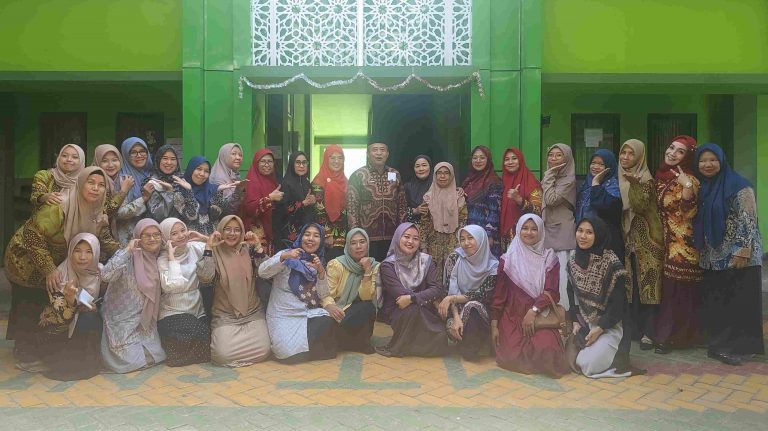 Tiga Guru MTsN 1 Tanggamus Dilepas dalam Suasana Haru: Purnabakti dan Pindah Tugas Warnai Akhir Tahun Pelajaran