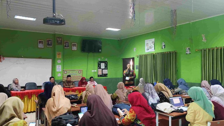 H. Ramdani Ajak Guru dan Staf MTsN 1 Tanggamus Syukuri Amanah dan Tumbuhkan Akhlak dalam Rapat Kenaikan Kelas