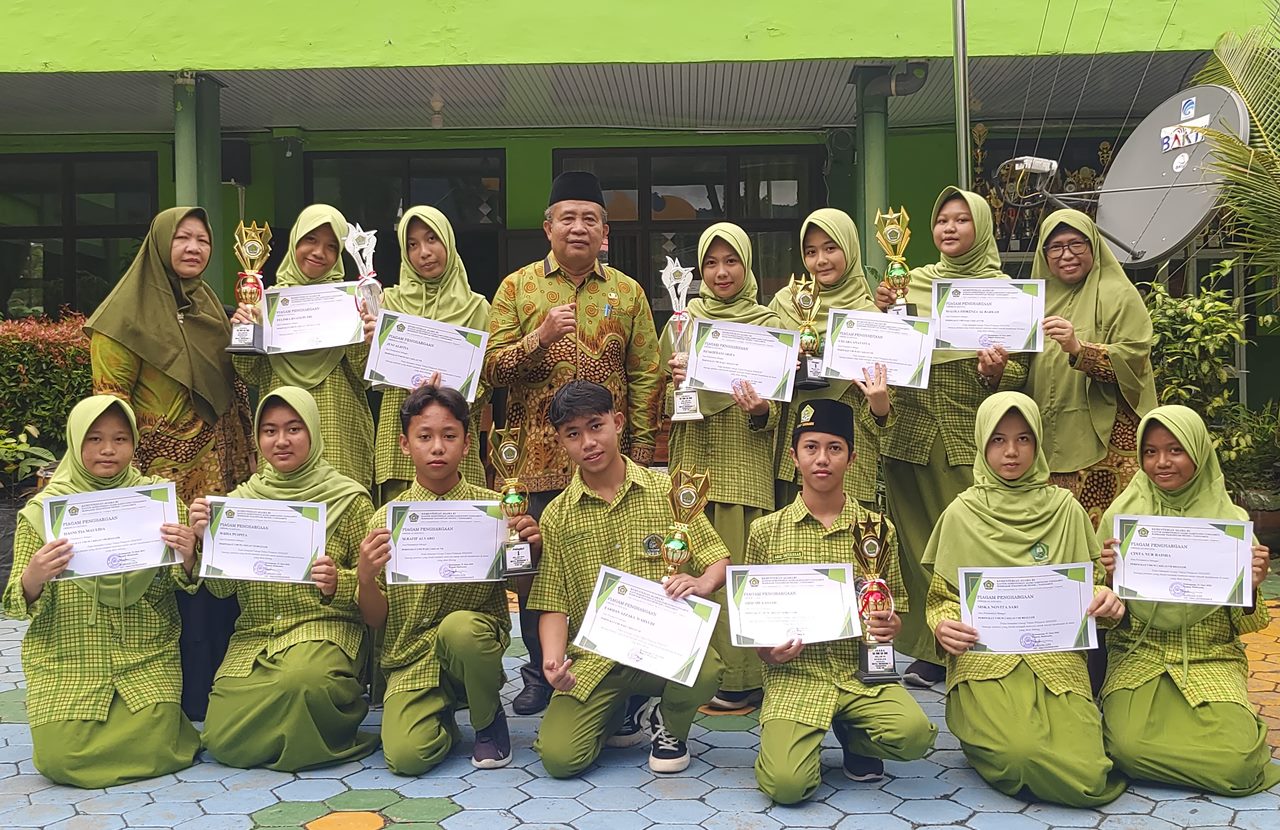 Apel Pembagian Rapor dan Penghargaan Juara Umum di MTsN 1 Tanggamus, Penutup Manis Tahun Pelajaran 2024/2025