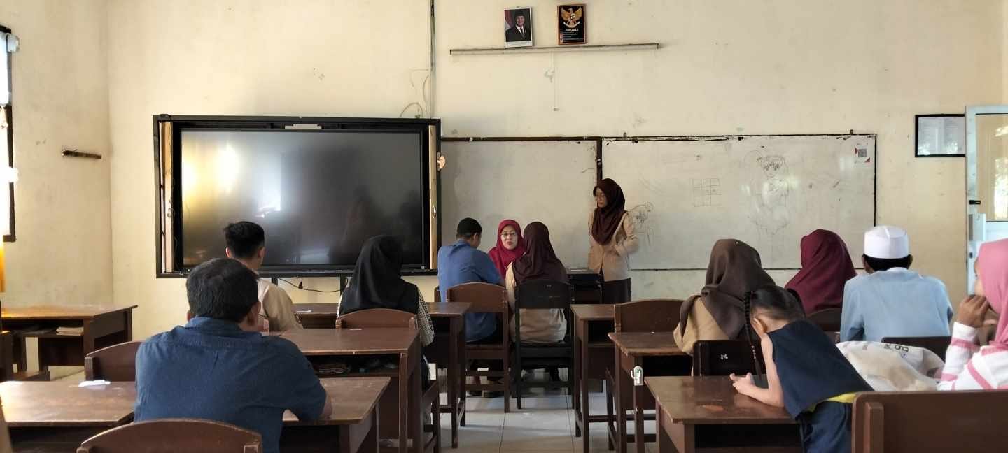 Pembagian Rapor di MAN 2 Bandar Lampung : Evaluasi Hasil Belajar dan Penguatan Komunikasi Sekolah-Orangtua