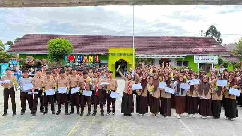 Raih Prestasi, Ukir Semangat Baru! MAN 1 Lampung Barat Gelar Pembagian Raport dan Reward Classmeeting dengan Meriah