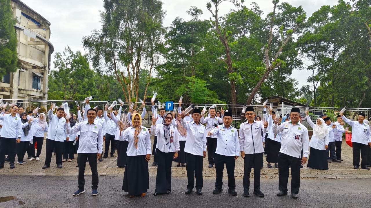 IPARI Pesawaran Bagikan Tumbler untuk Dukung Gerakan “Penyuluh Cinta Bumi (Zero Waste)”