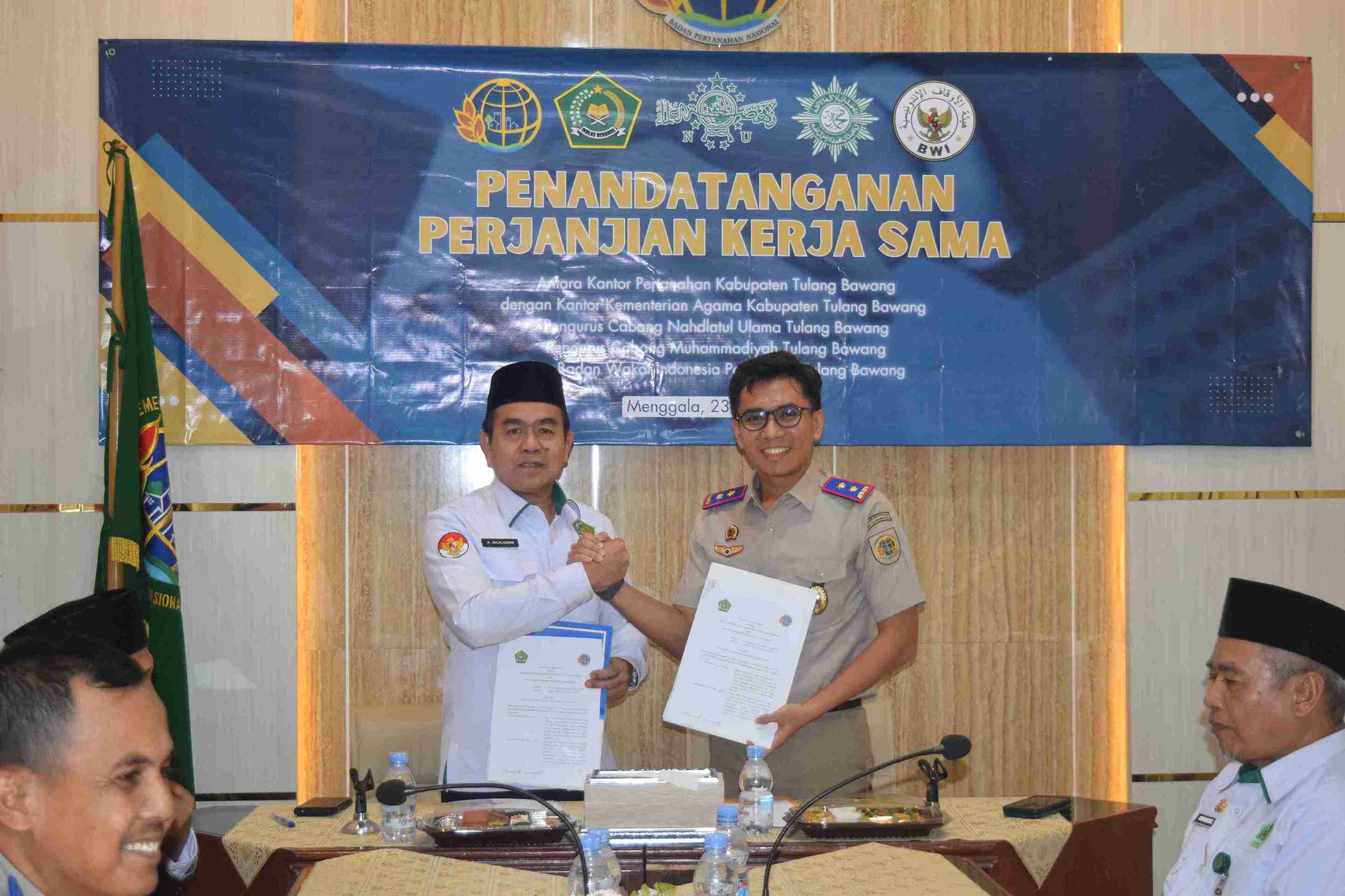 Perkuat Legalitas Aset Keagamaan, Kemenag Tulang Bawang Teken MOU dengan BPN