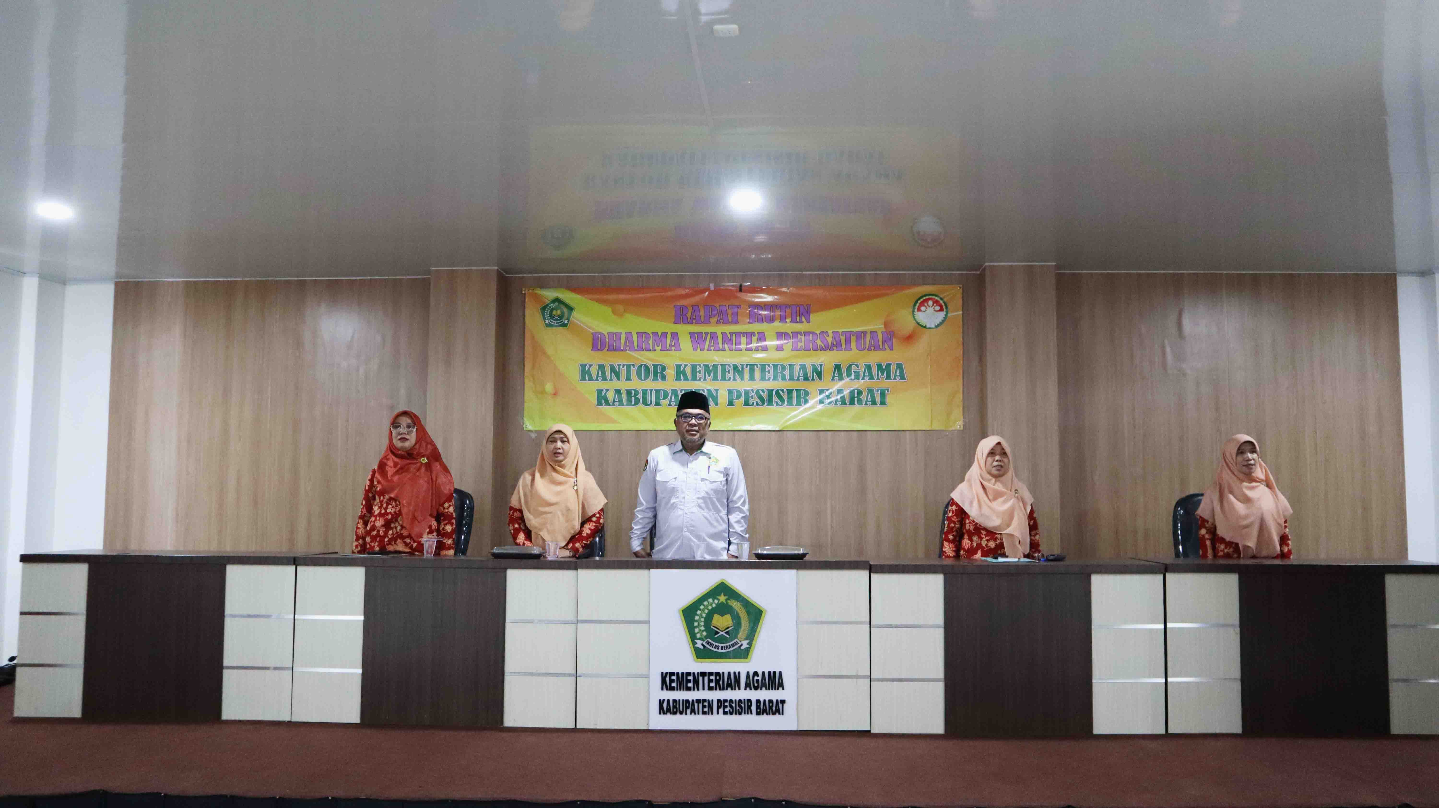 Pertemuan Rutin Dharma Wanita Persatuan Kantor Kemenag Pesisir Barat, Kuatkan Persaudaraan Istri ASN