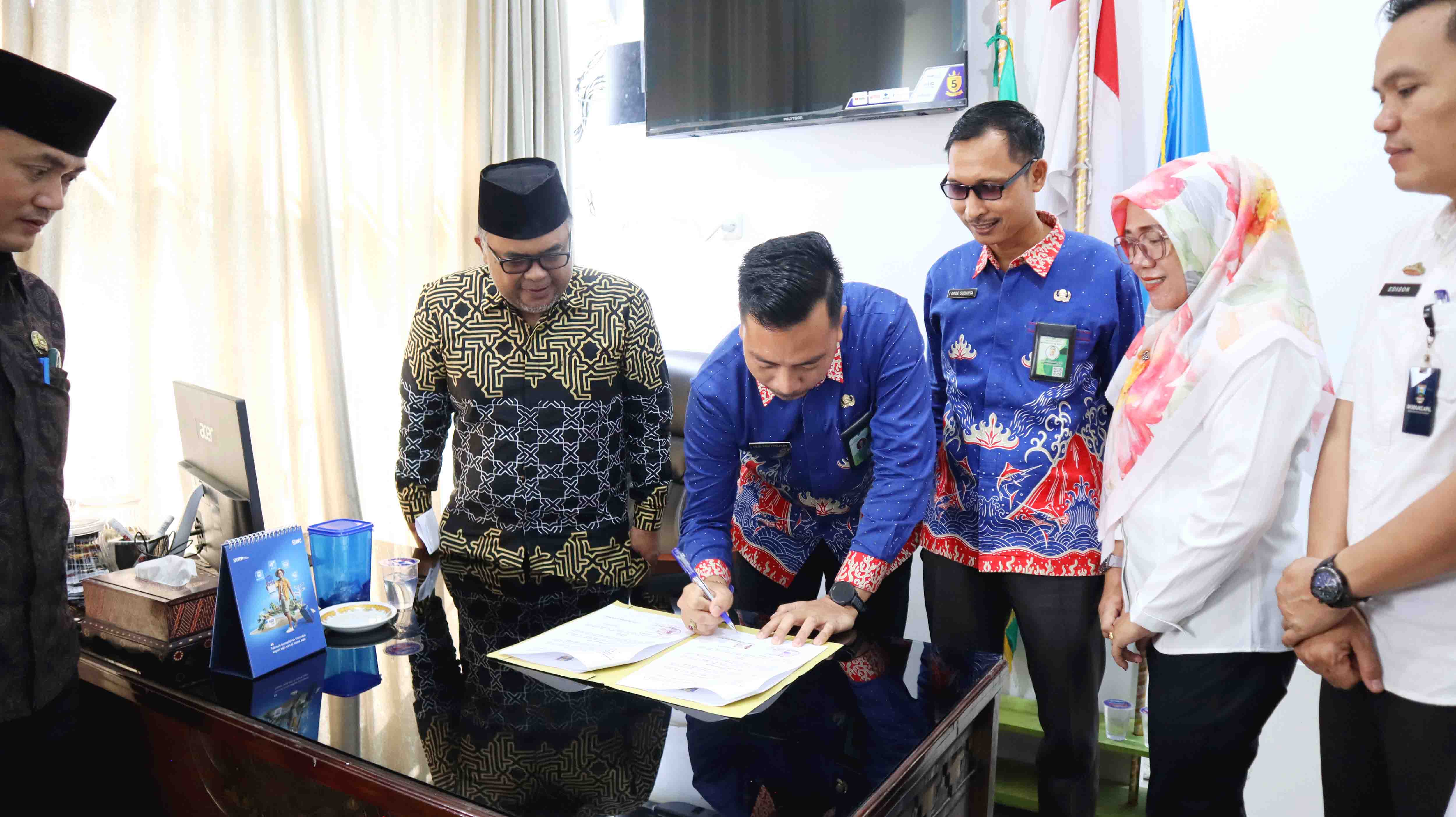 RBKS dan Dukcapil Pesisir Barat Lakukan Penandatangan MoU Pencatatan Nikah Umat Hindu, Disaksikan Oleh Plt Kepala Kantor Kemenag Pesisir Barat
