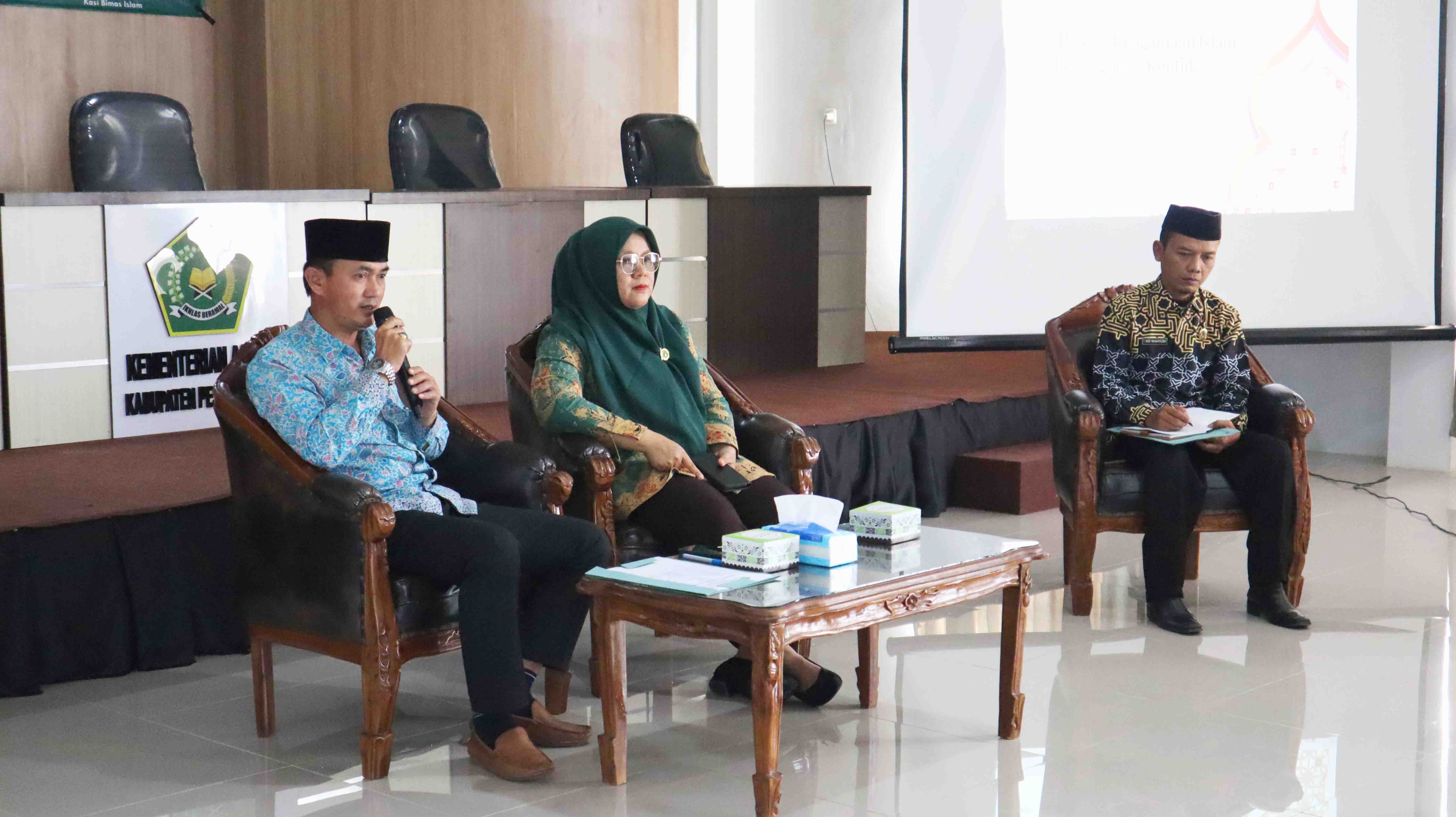 Cegah Konflik Keagamaan Sejak Dini, Bimas Islam Kemenag Pesisir Barat Selenggarakan FGD Bina Paham Keagamaan Islam