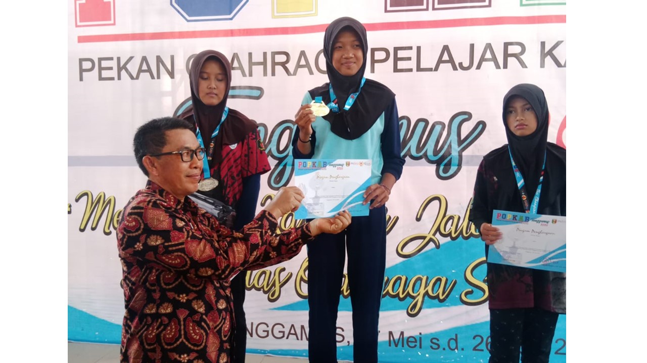 Kasi Penmad Kemenag Tanggamus Hadiri Penyerahan Medali POPKAB 2025, Total Raihan 70 Emas