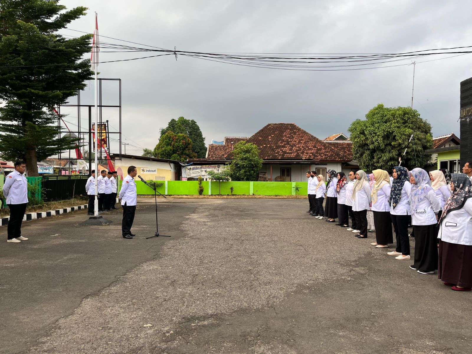 Apel Senin Pagi Kemenag Lampura: Jelang Kedatangan Jemaah Haji, Kasi PHU Ajak Pegawai Bersinergi
