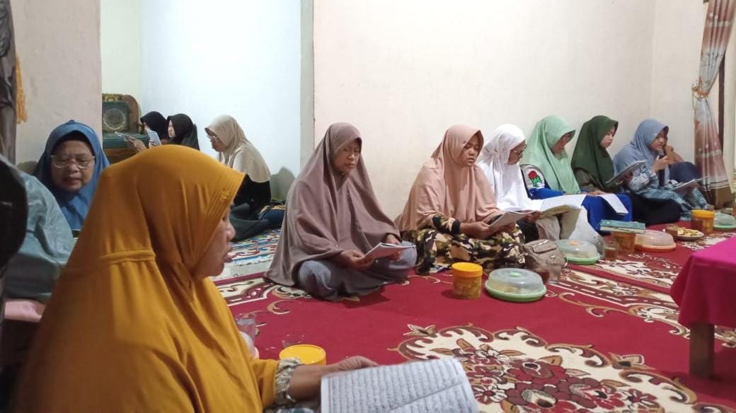 KUA Blambangam Umpu Perkuat Tradisi keagamaan lewat Khataman dan do'a bersama Jamaah Khatmil Qur’an Nurul Iman