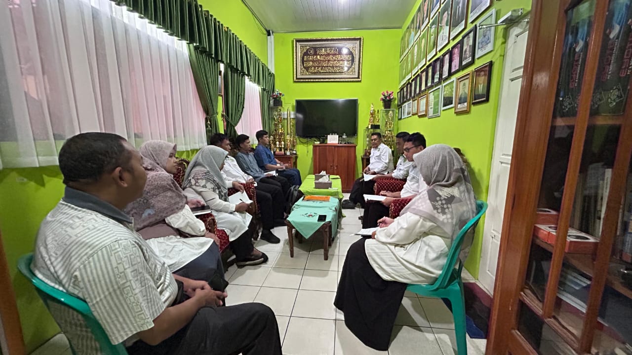 Kepala MTsN 1 Bandar Lampung Gelar Rapat Koordinasi Persiapan Tahun Ajaran Baru 2025/2026