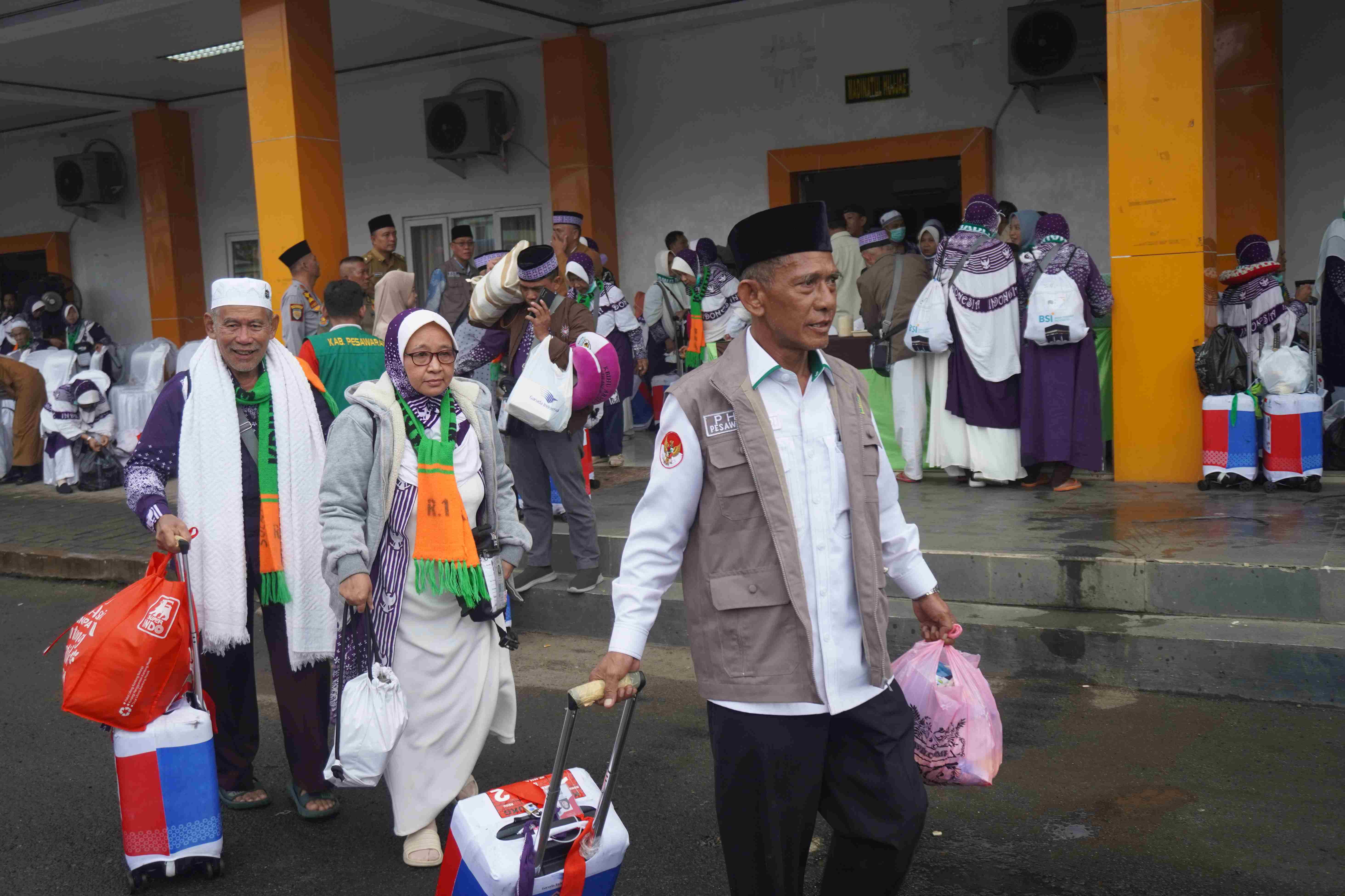 Ka. Kemenag Pesawaran Sambut Kepulangan Jamaah Haji Kloter 43 di Asrama Haji Bandar Lampung
