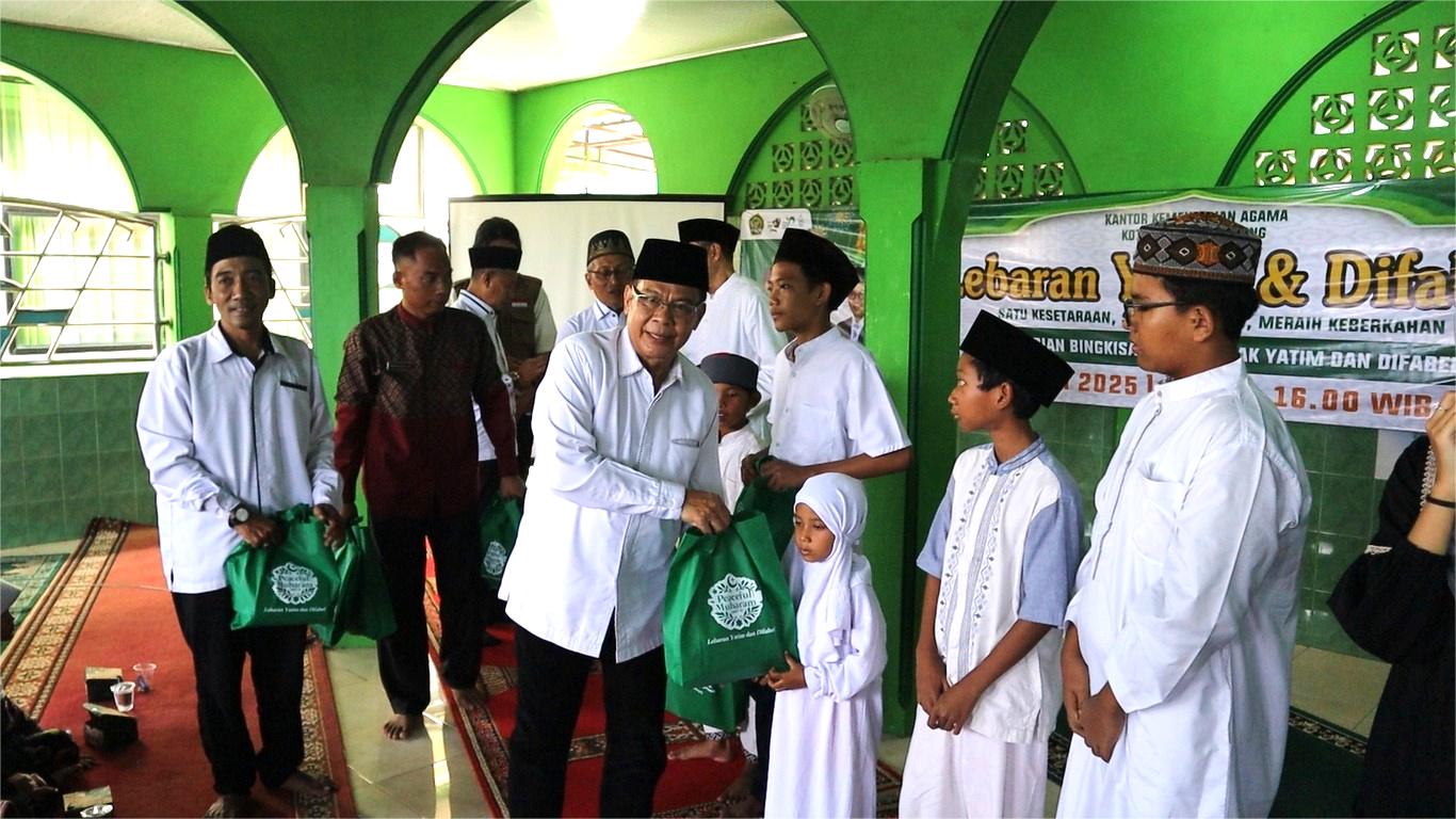 1.000 Bingkisan untuk Yatim dan Difabel, Kemenag Bandar Lampung Tebar Kepedulian di Muharram 1447 H