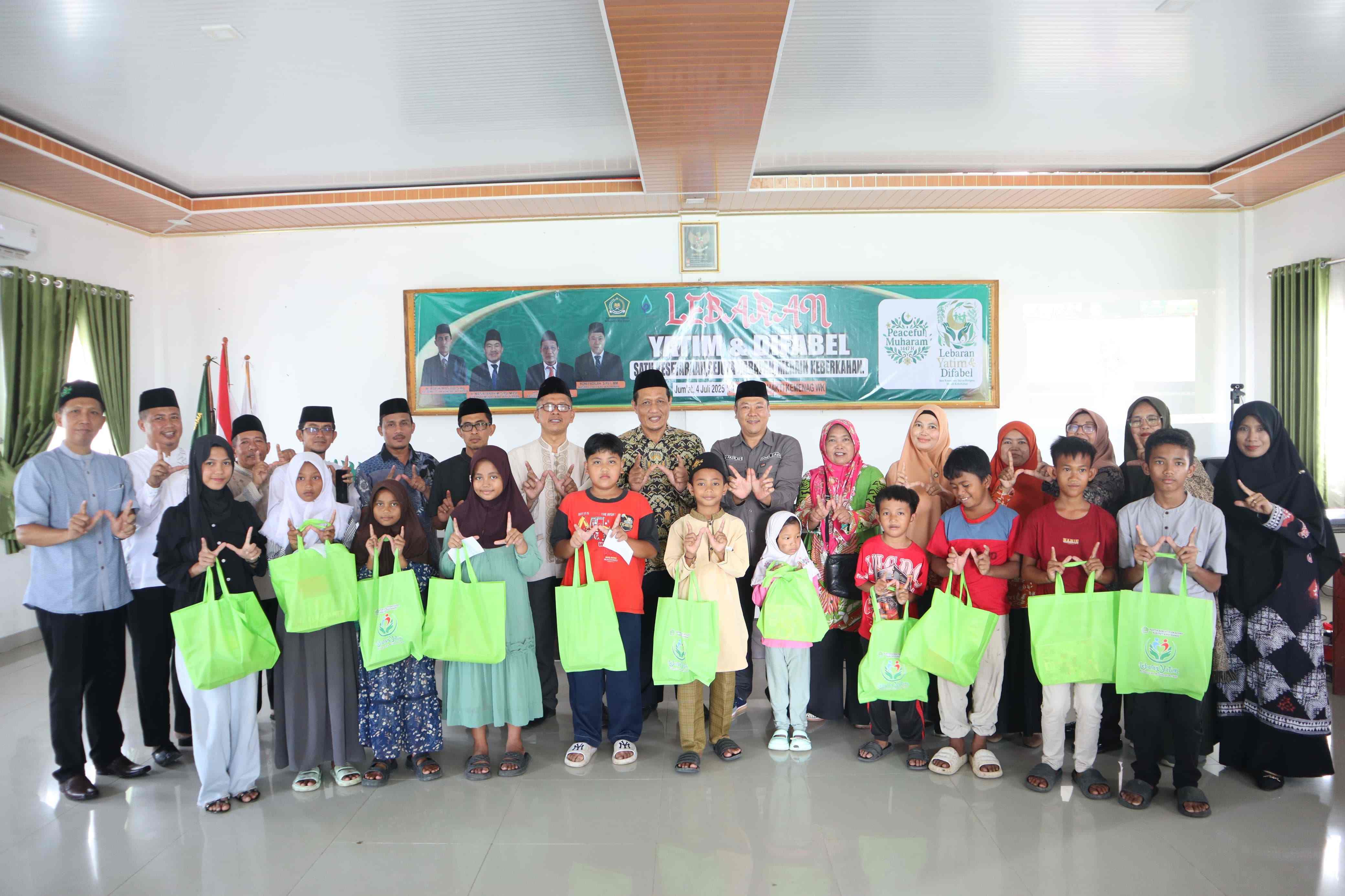 Lebaran Yatim dan Difabel 2025,  Kemenag Way Kanan Salurkan 322 Paket Bantuan