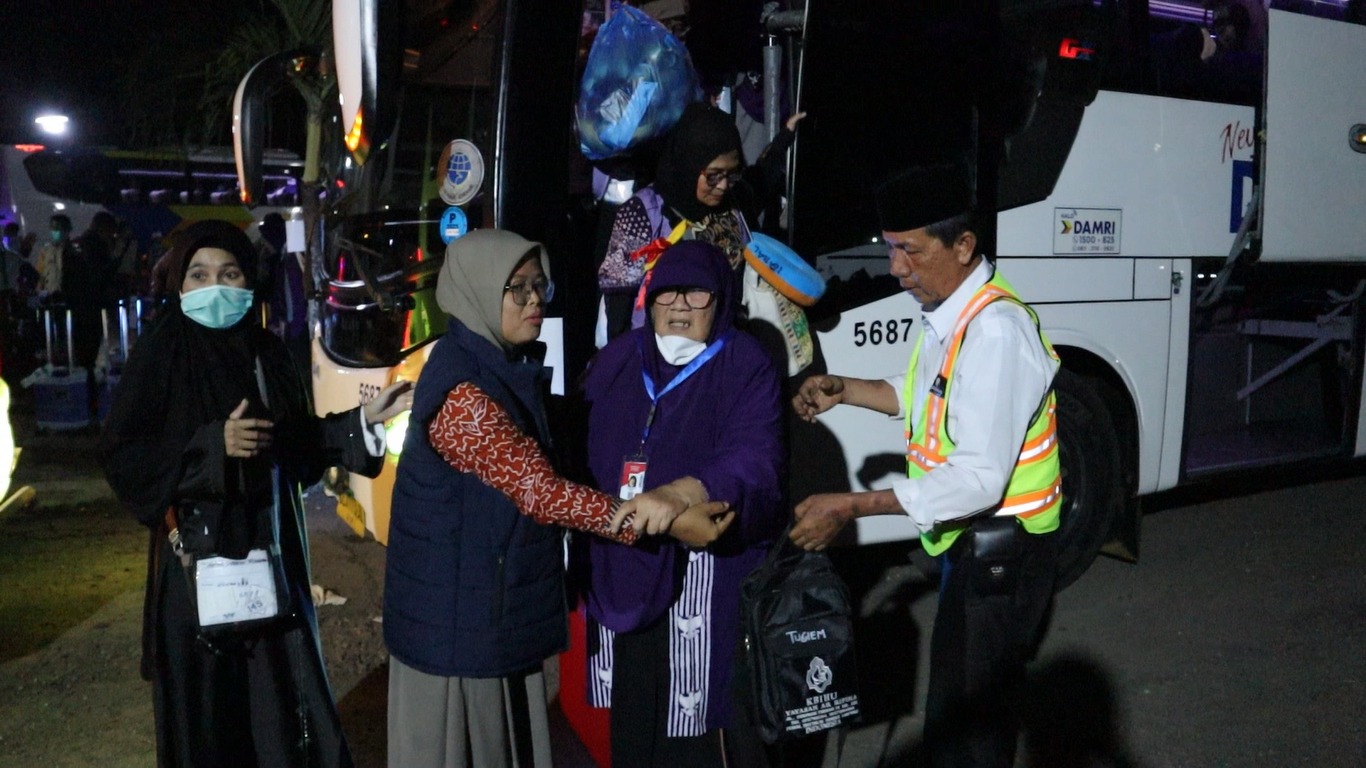 Kepulangan 254 Jamaah Haji Bandar Lampung Kloter 53 JKG Penuh Haru Bahagia