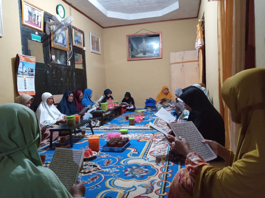KUA Blambangan Umpu Dukung Pembinaan Qur’ani Melalui Khataman Rutin di Majelis Taklim  Khatmil Qur'an Nurul Iman