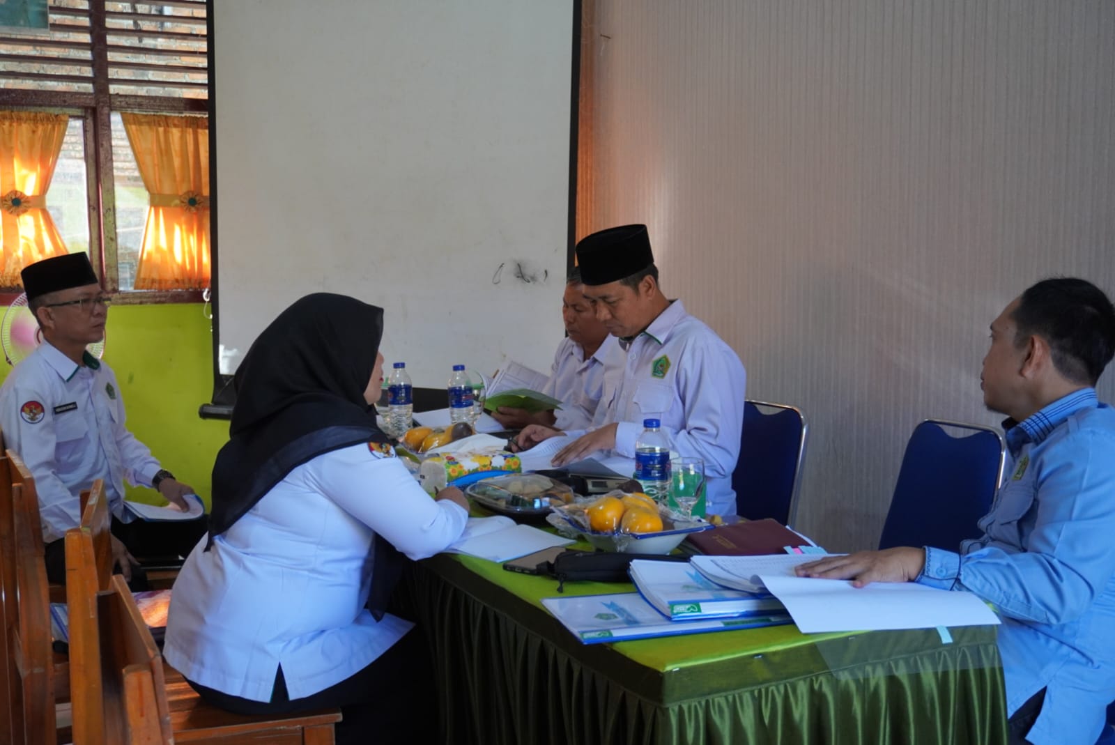 Monitoring dan Evaluasi Pelaksanaan Dana Bos Sekaligus Penyerahan Paket Peacful Muharram 1447 H Kepada Siswa dan Siswi MIN 1 Bandar Lampung