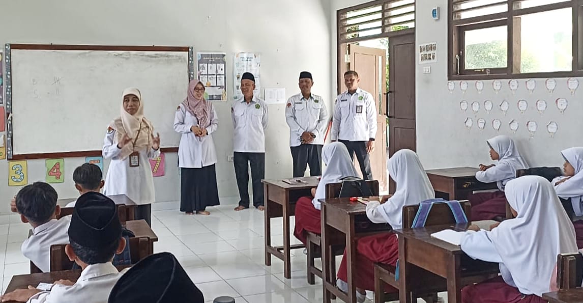 Hari Pertama Masuk Sekolah, Kasi Pendis Kemenag Tubaba Lakukan Monitoring ke Madrasah