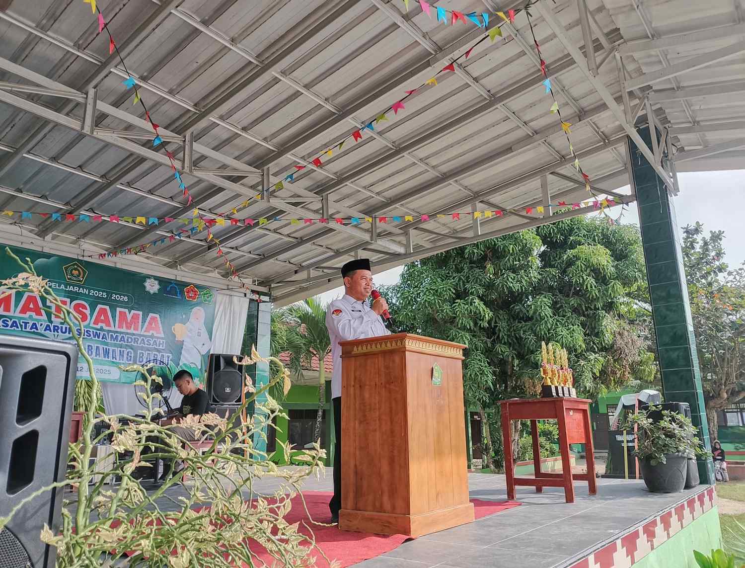 Kepala MAN 2 Tulang Bawang Barat Menutup Kegiatan MATSAMA Tahun Pelajaran 2025/2026
