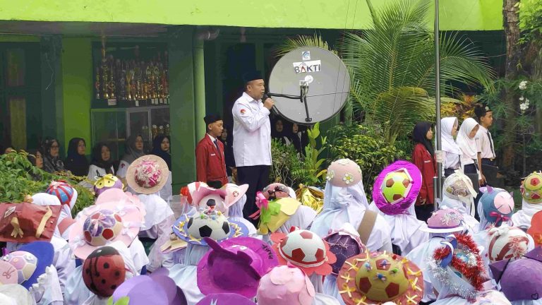 Semangat Baru di Tahun Ajaran Baru! MTsN 1 Tanggamus Gelar Upacara Bendera Awali Semester Ganjil 2025/2026