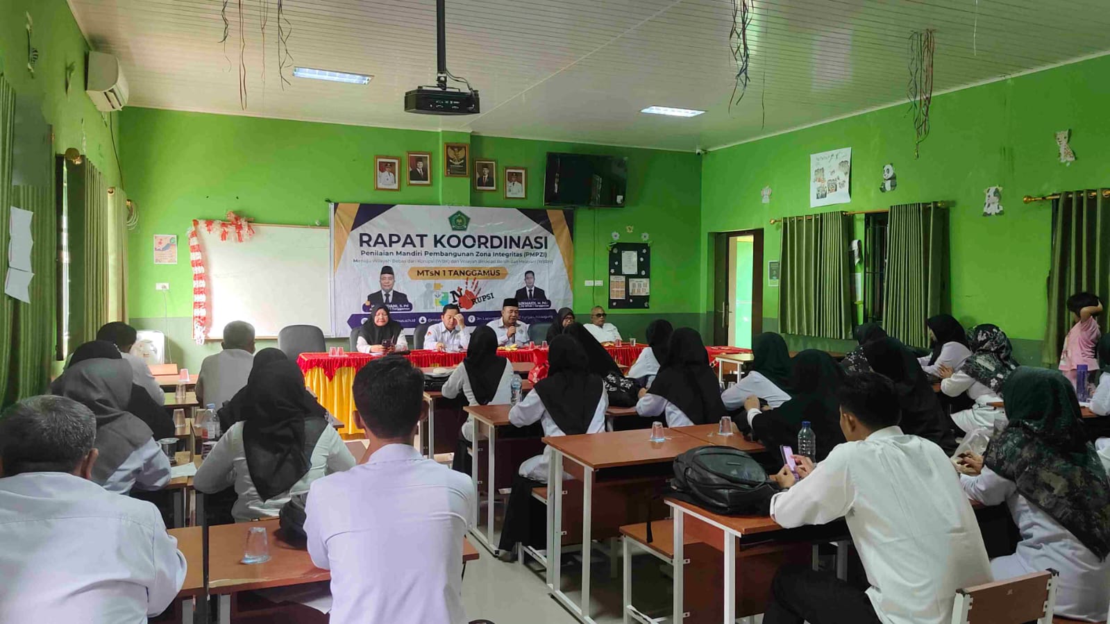 Rapat Pembagian Tugas MTsN 1 Tanggamus: Sinergi Kuat Sambut Tahun Pelajaran 2025/2026