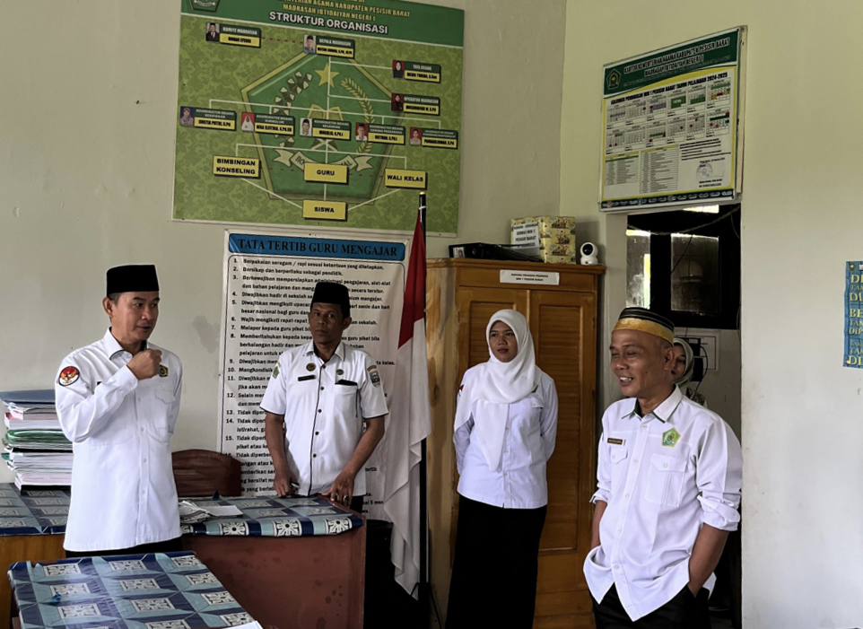 Kasi Pendis Tinjau Pelaksanaan Matsama dan Awal Proses Pembelajaran TP 2025/2026 di MIN 1 Pesisir Barat