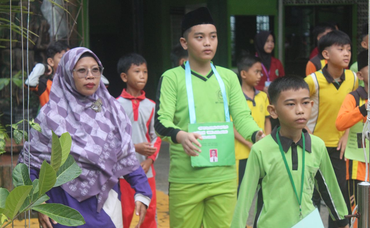 Senam Pagi Pecahkan Suasana! Hari Ketiga MATSAMA di MTsN 1 Tanggamus Penuh Energi Positif