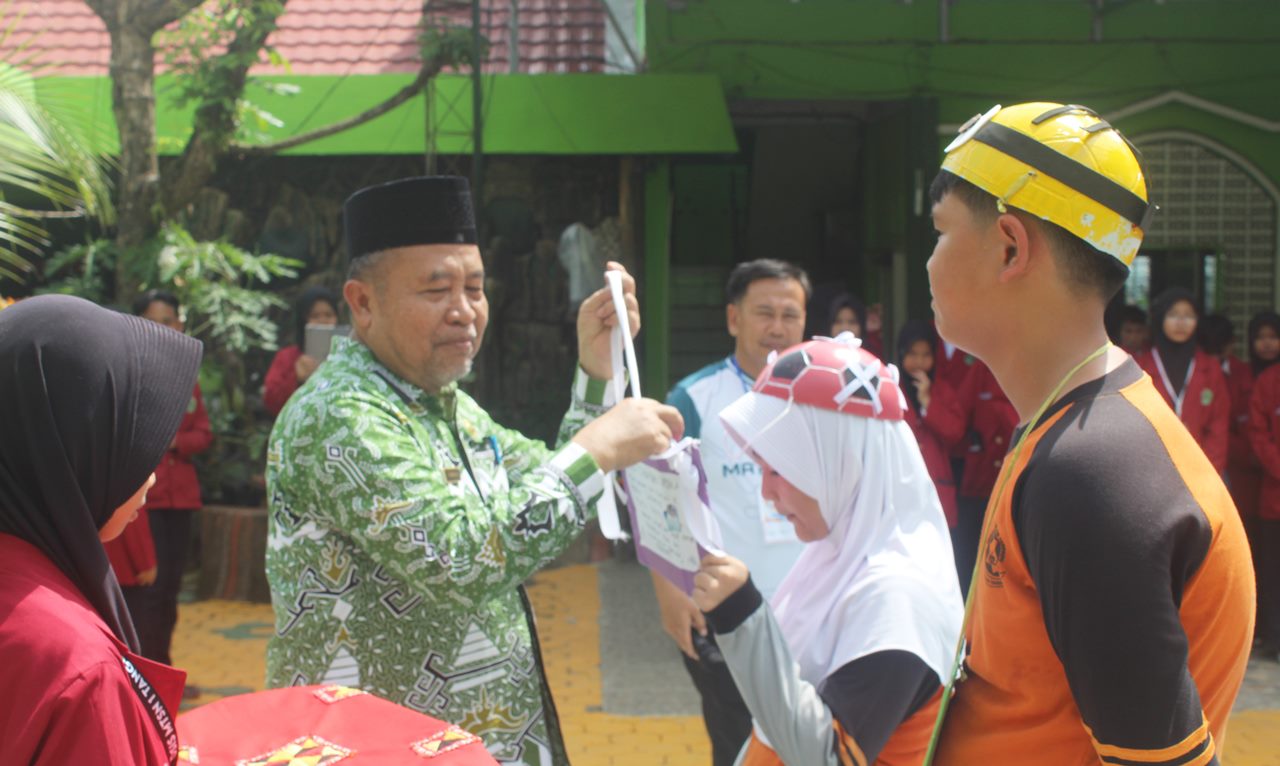 Atraksi Seru dan Inspiratif! Demo Ekstrakurikuler MTsN 1 Tanggamus Tutup MATSAMA 2025 dengan Meriah