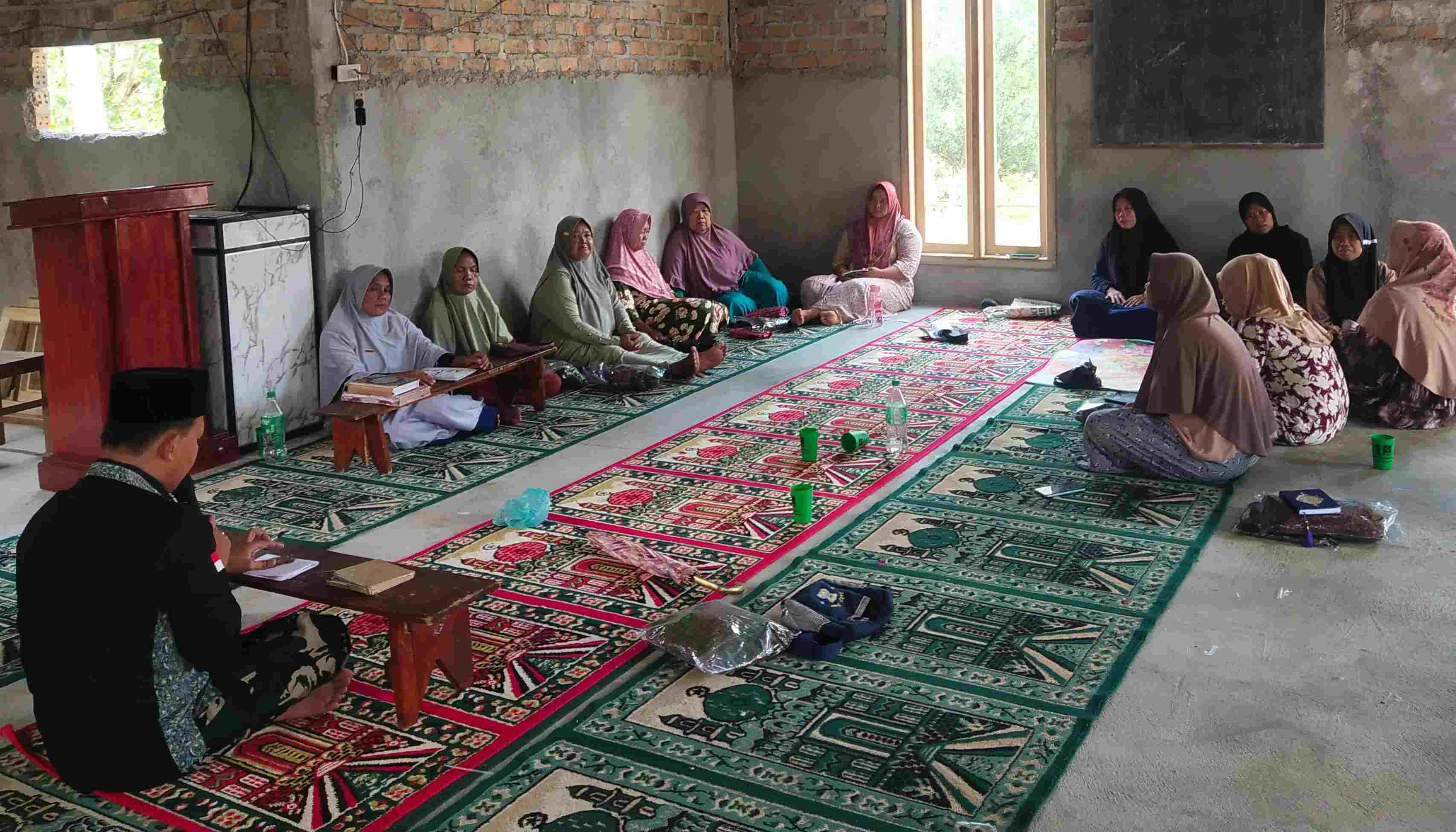 Penyuluh Agama Islam KUA Kecamatan Kasui Berikan Pembinaan Rutin di Kampung Kotaway Majelis Taklim Al Barokah