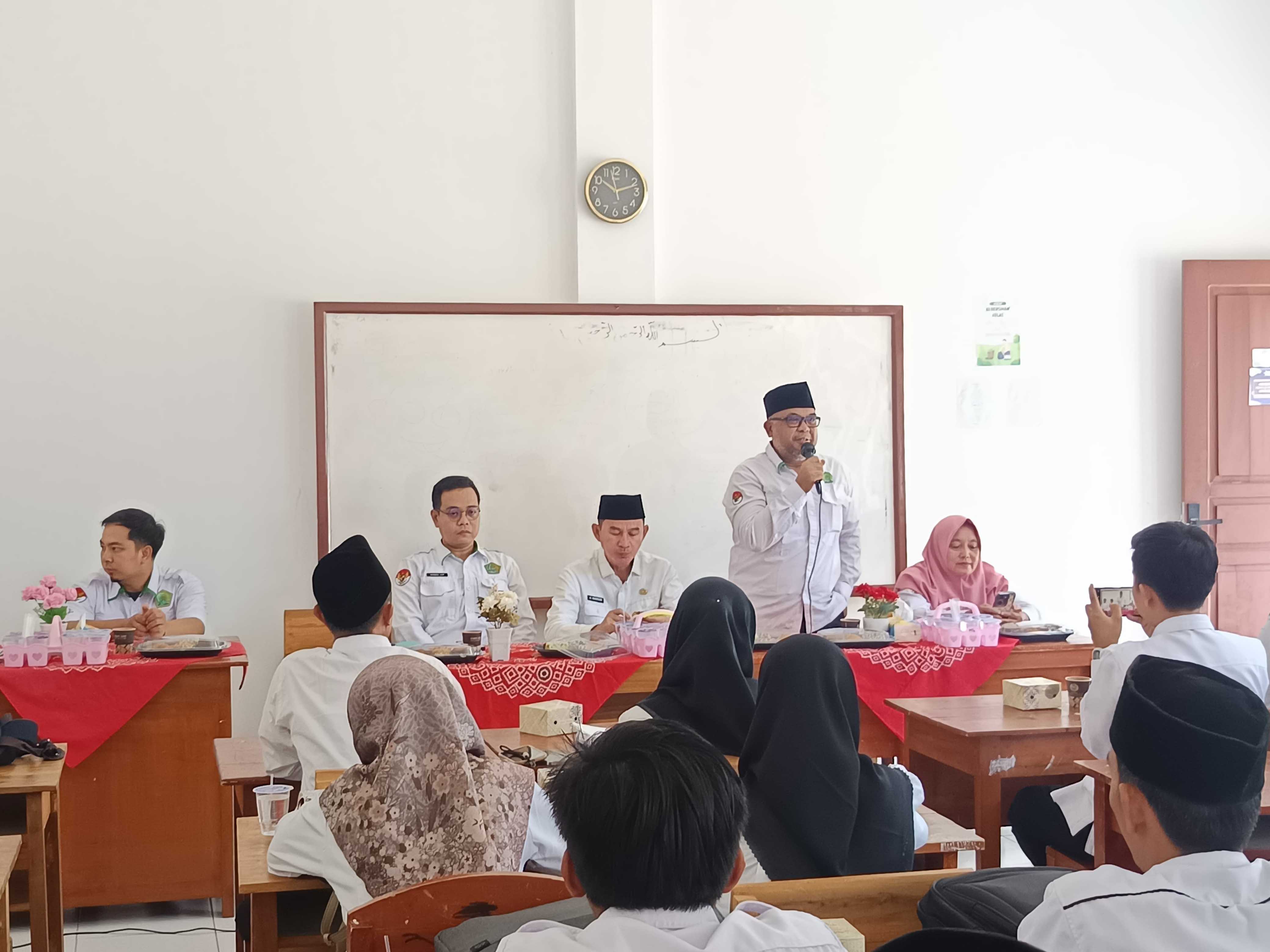 Monev Dana BOS Madrasah di Ngaras dan Bengkunat, Kemenag Pesisir Barat Dorong Pengelolaan Yang Tepat Sasaran