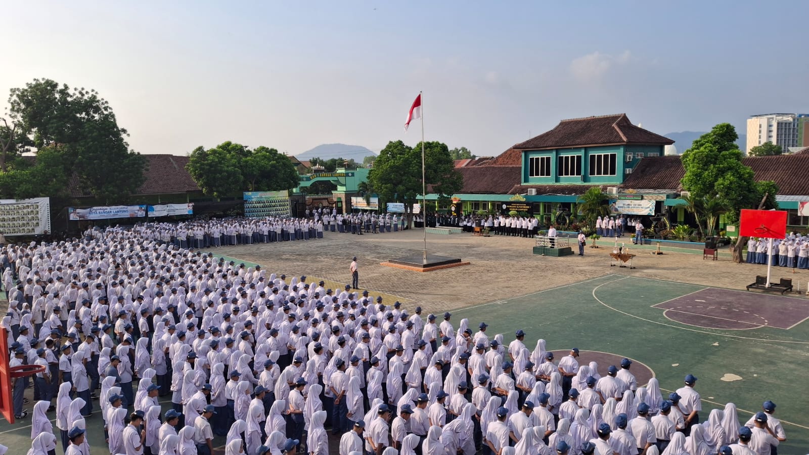 MAN 1 Bandar Lampung Gelar Upacara Perdana Tahun Ajaran 2025/2026, Tekankan Disiplin dan Persiapan Masa Depan