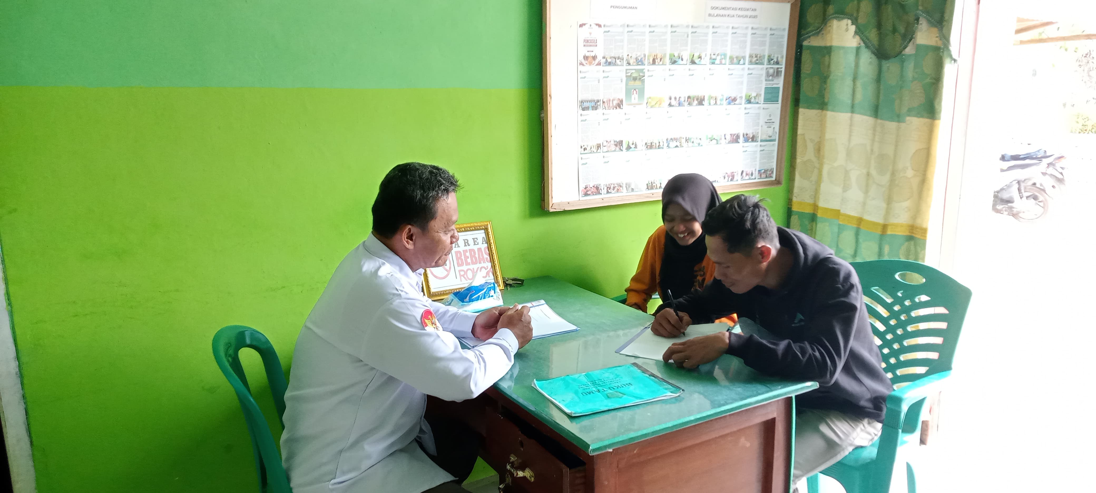 Calon Pengantin dari Kampung Negara Jaya Terima Layanan Terbaik dari KUA Kecamatan Negeri Besar
