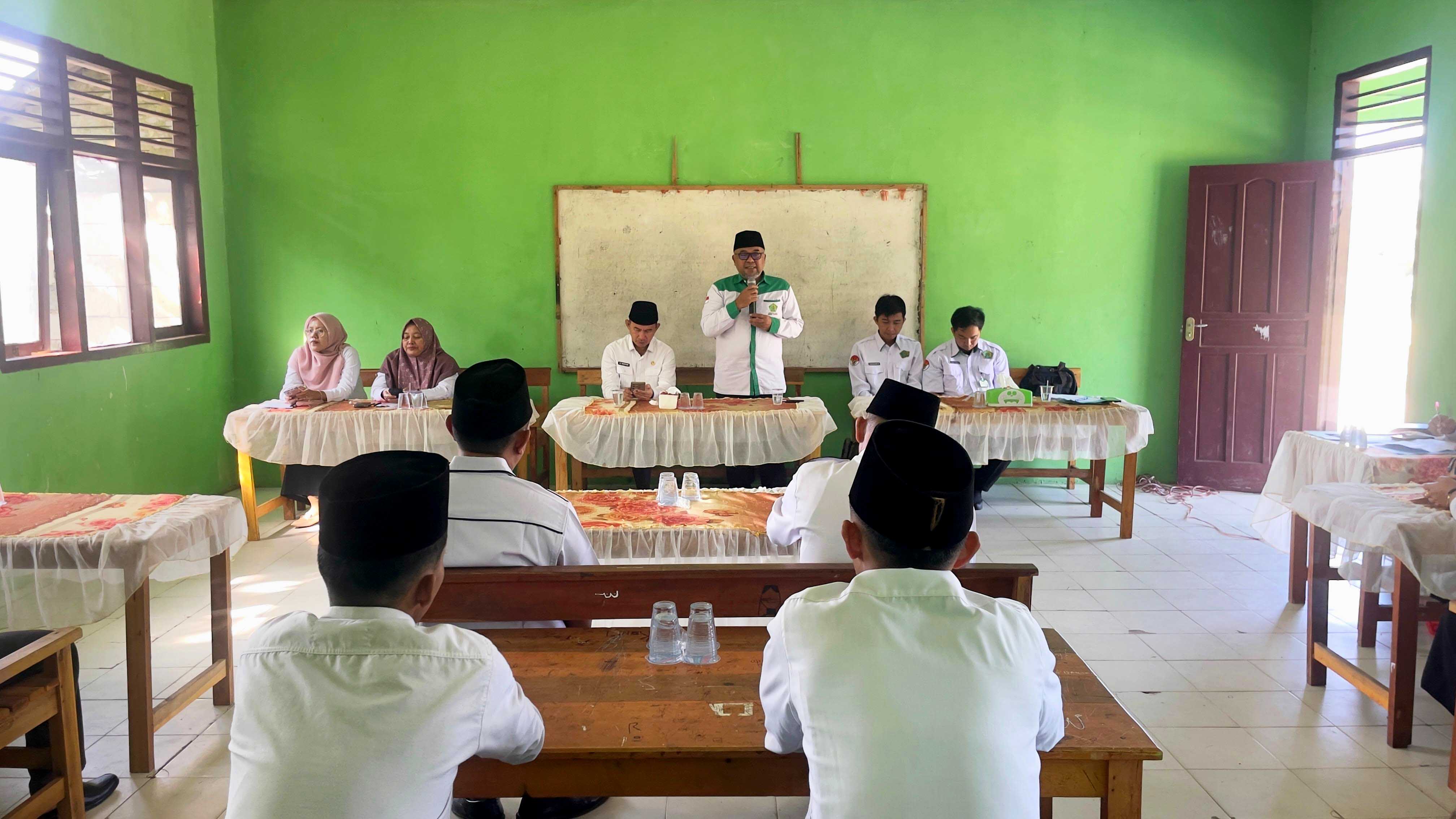Monev Dana BOS di MTs Itihad Ngambur, Kemenag Pesisir Barat Pastikan Pengelolaan Madrasah Yang Akuntabel