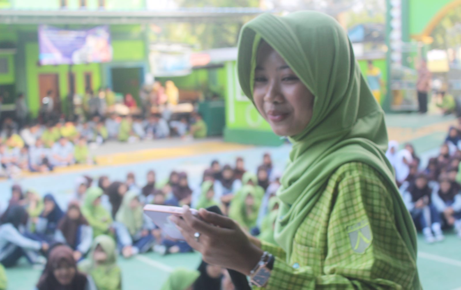 Suara Anak Hebat Bergema! Penampilan Menyanyi Siswa MTsN 1 Tanggamus Warnai Pagi Ceria HAN 2025